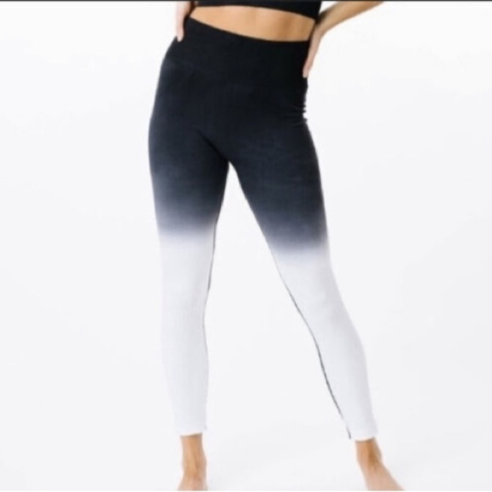 Zyia Ombre Black and White High Rise leggings size Large